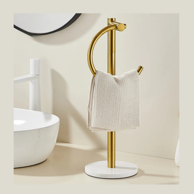porte serviette sur pied en forme anneaux, couleur doré